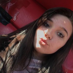 Meet your Posher, Adria